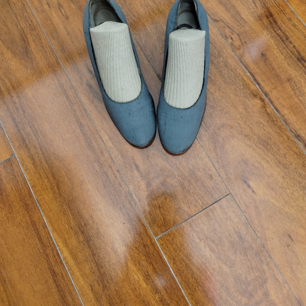 Rare Vintage silk decollete Trussardi spool heels, very chic
